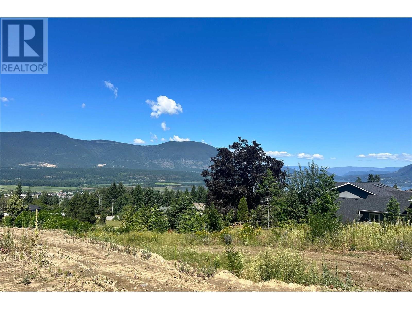 1181 16 Avenue Se. Salmon Arm, British Columbia