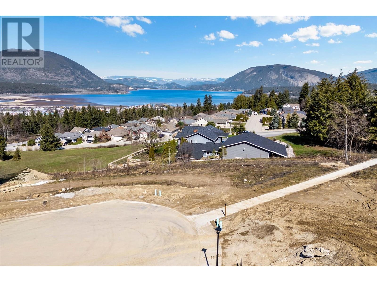 1181 16 Avenue Se. Salmon Arm, British Columbia
