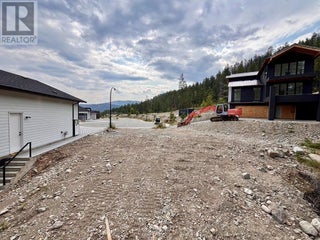 6051 Gerrie Road. Peachland, British Columbia