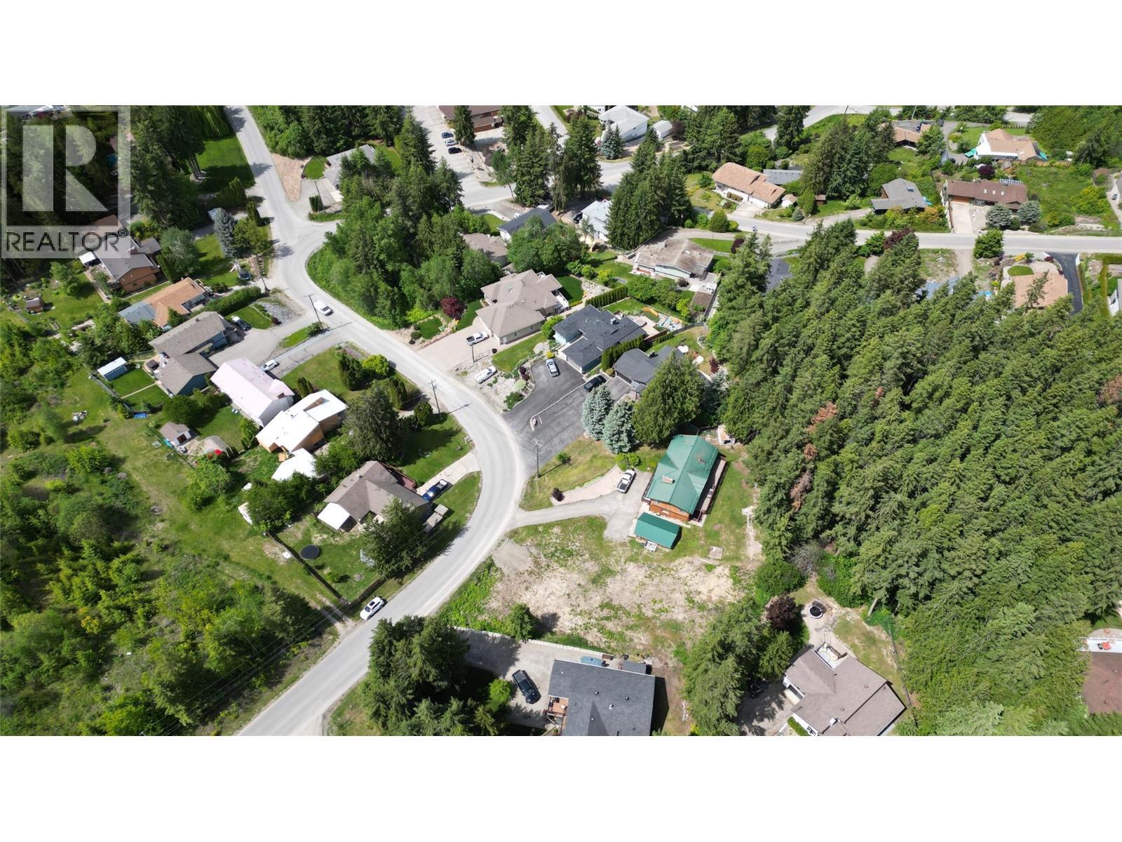 2902 Cedar Drive. Sorrento, British Columbia