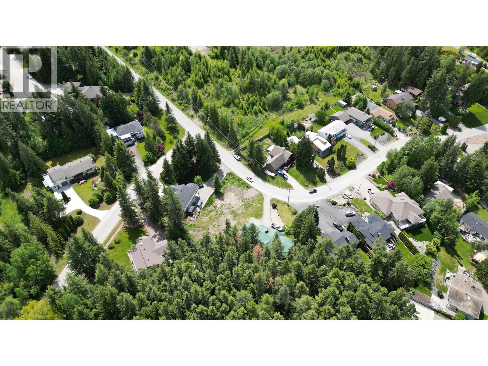 2902 Cedar Drive. Sorrento, British Columbia