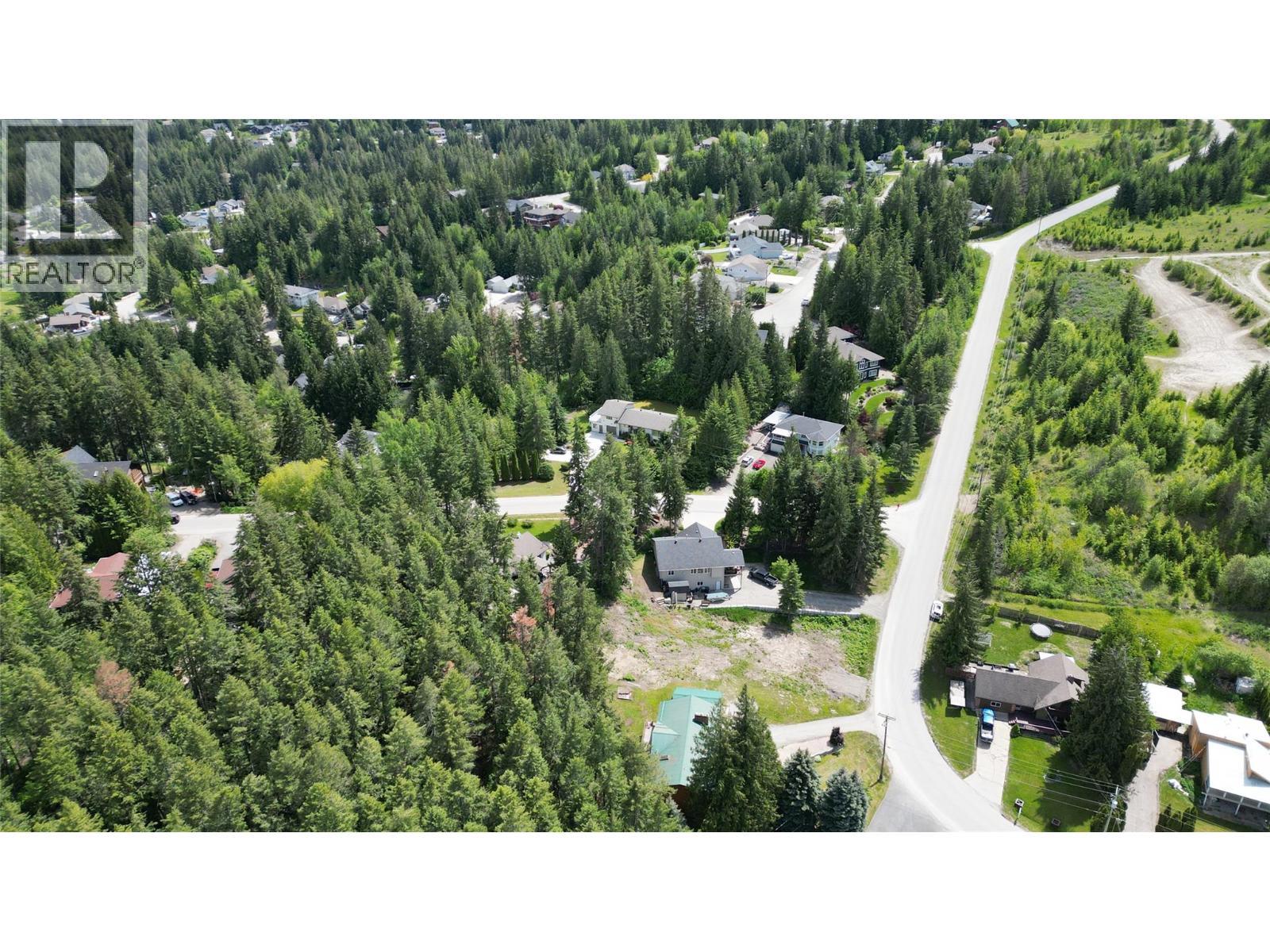 2902 Cedar Drive. Sorrento, British Columbia