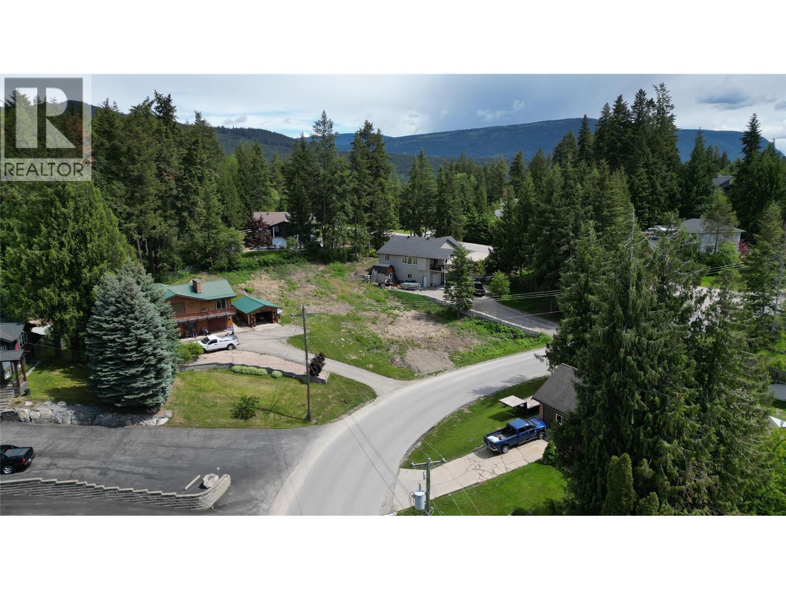 2902 Cedar Drive. Sorrento, British Columbia