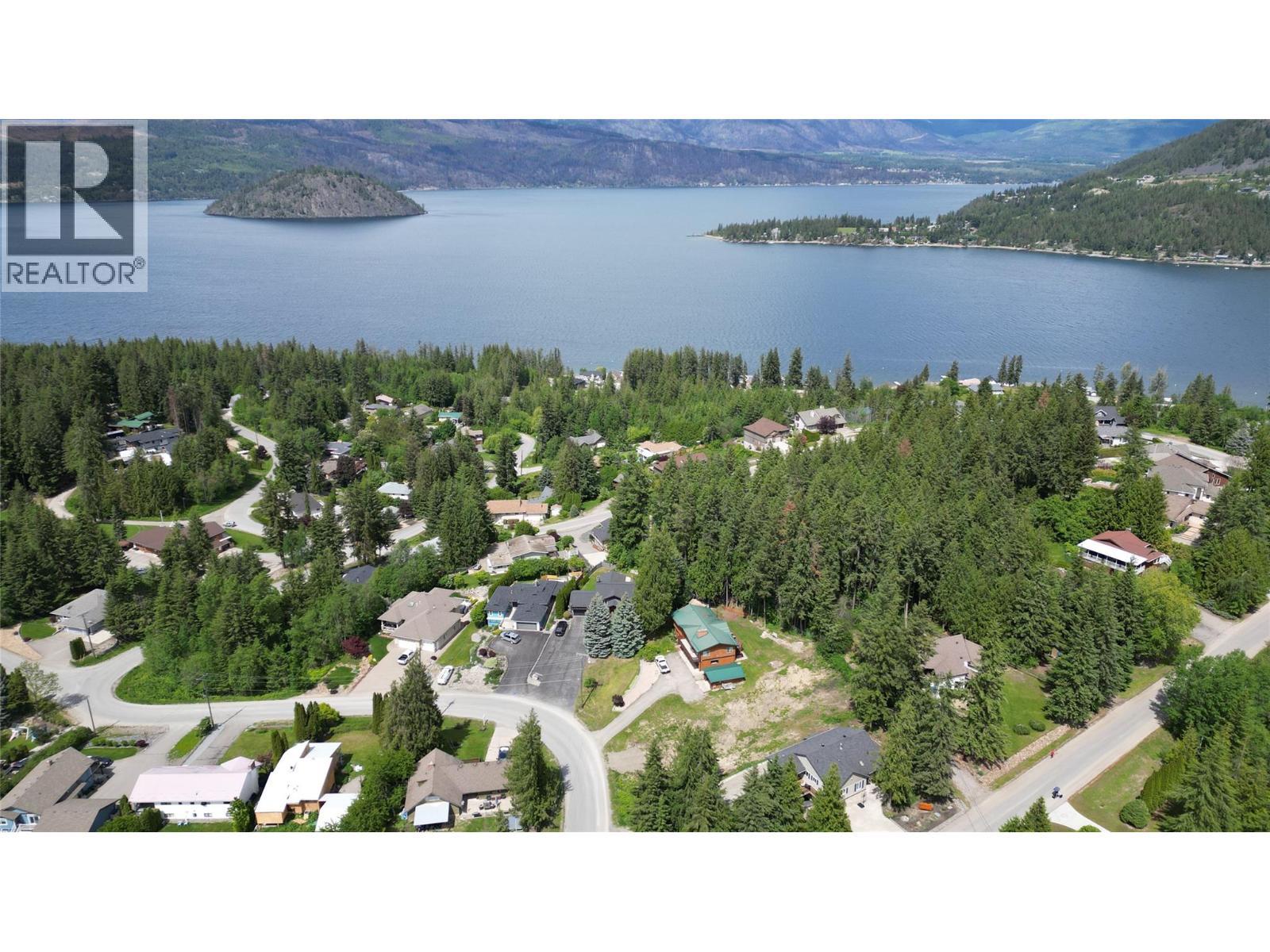 2902 Cedar Drive. Sorrento, British Columbia