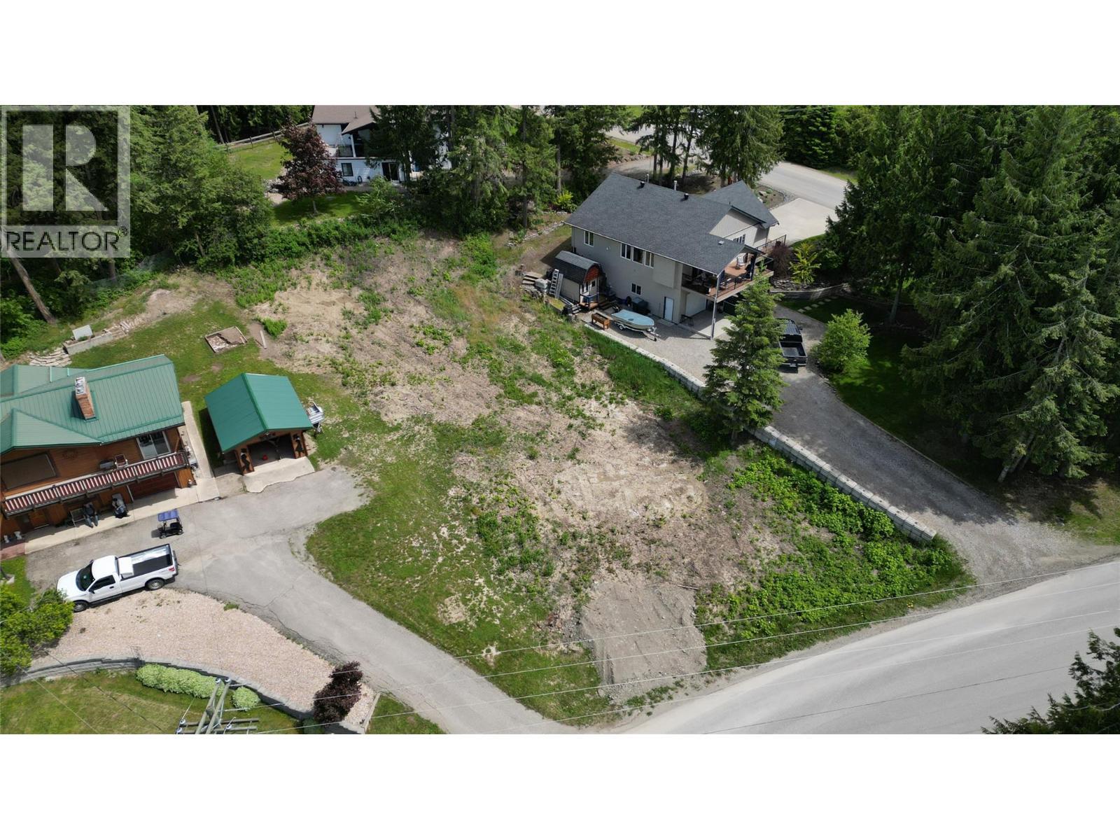 2902 Cedar Drive. Sorrento, British Columbia