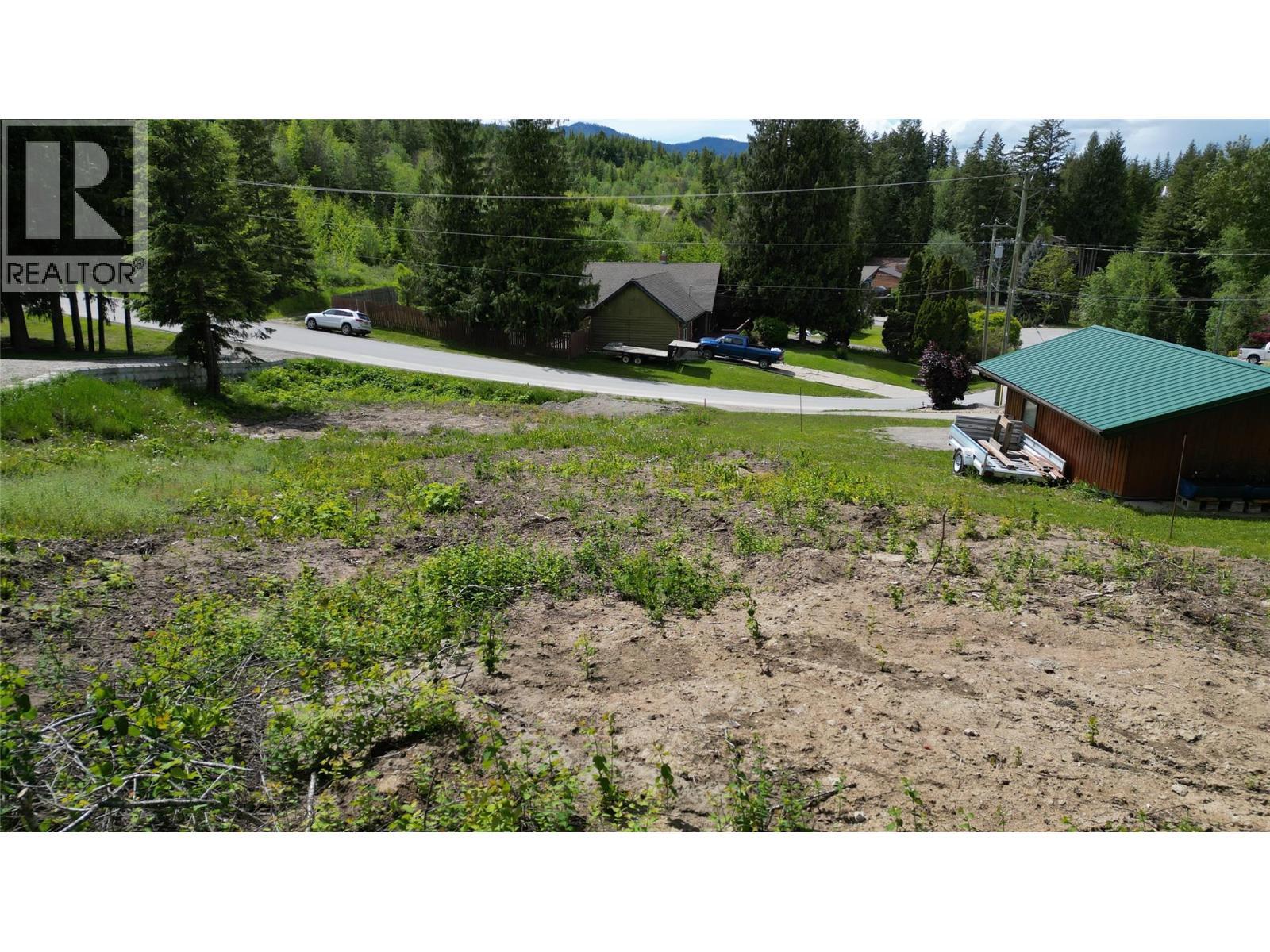 2902 Cedar Drive. Sorrento, British Columbia