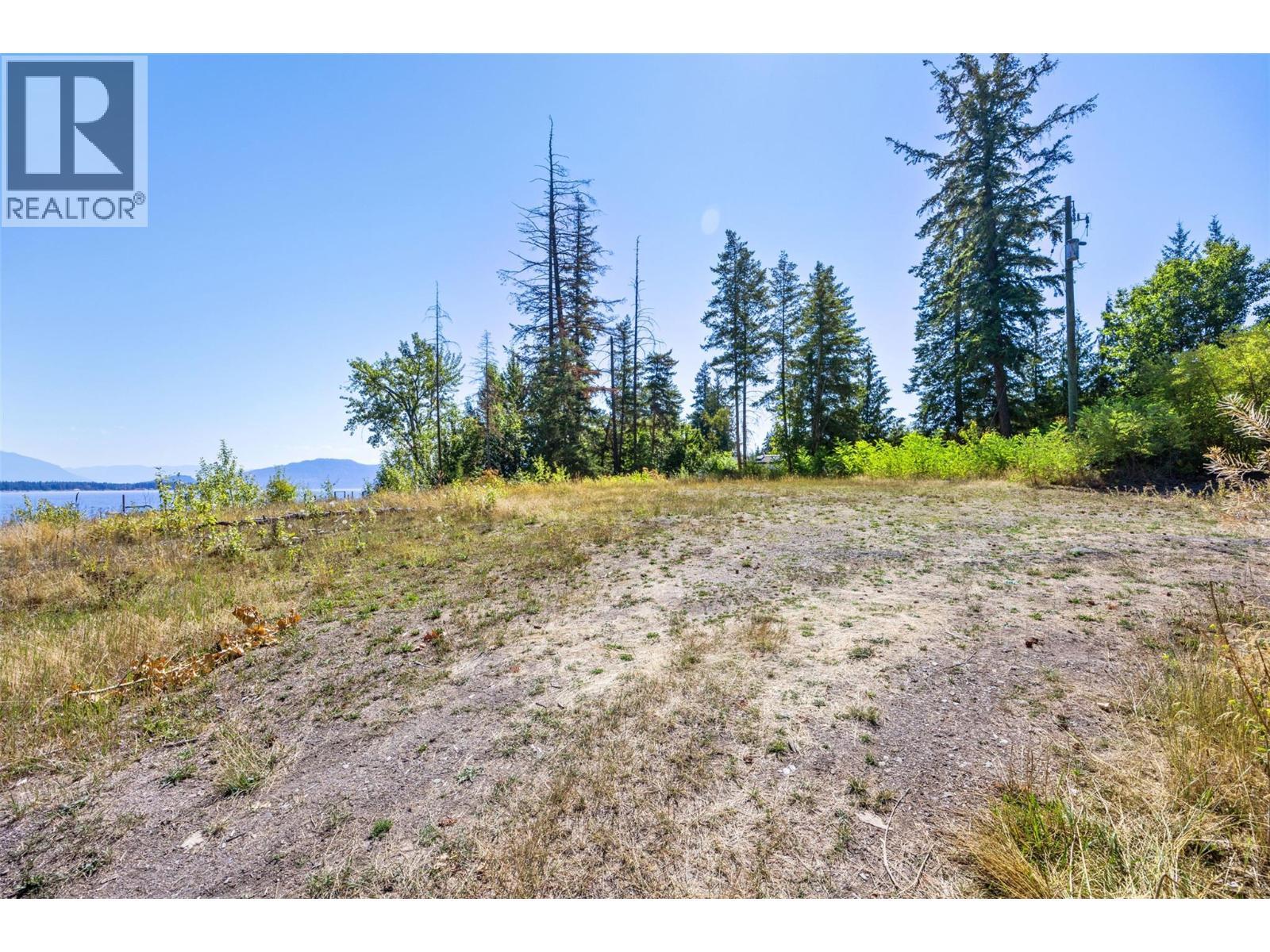 663 Waverly Park Frontage Road. Sorrento, British Columbia