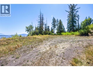 663 Waverly Park Frontage Road. Sorrento, British Columbia