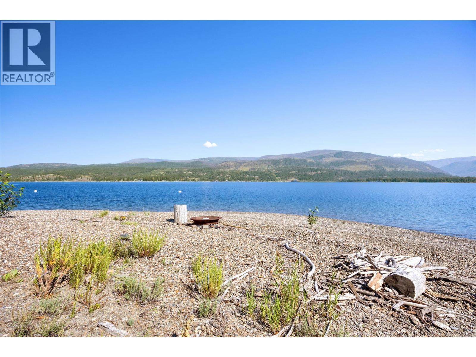 663 Waverly Park Frontage Road. Sorrento, British Columbia