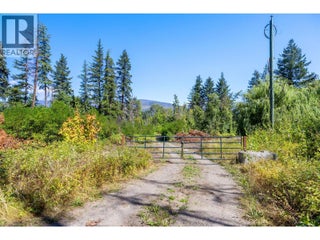 663 Waverly Park Frontage Road. Sorrento, British Columbia
