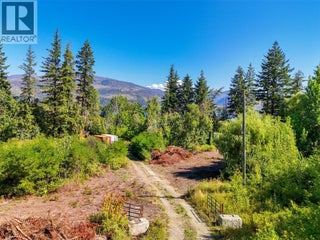 663 Waverly Park Frontage Road. Sorrento, British Columbia