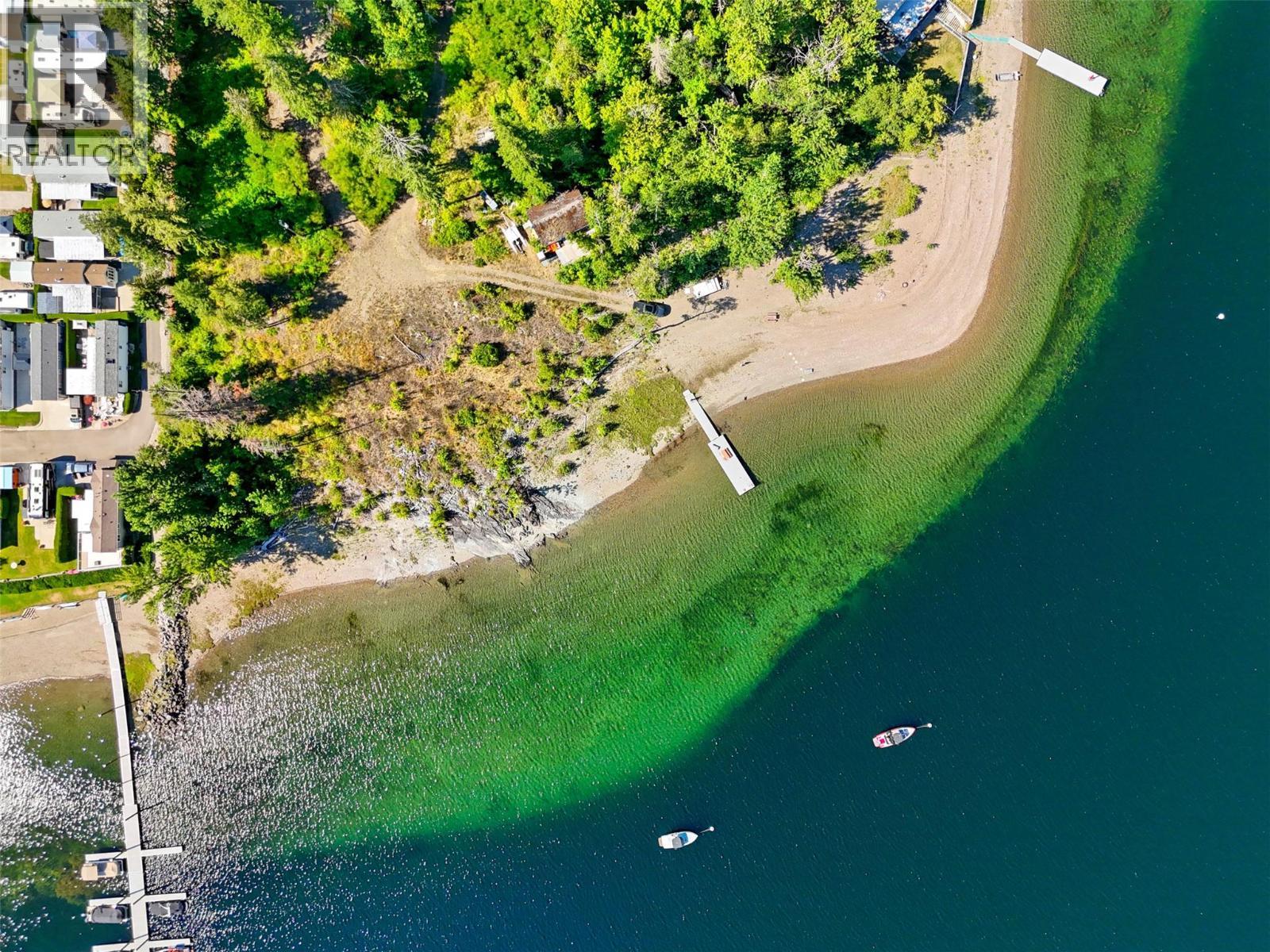 663 Waverly Park Frontage Road. Sorrento, British Columbia