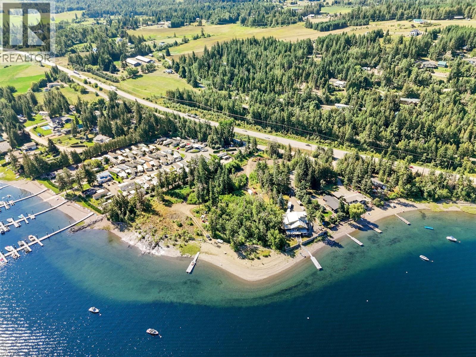 663 Waverly Park Frontage Road. Sorrento, British Columbia