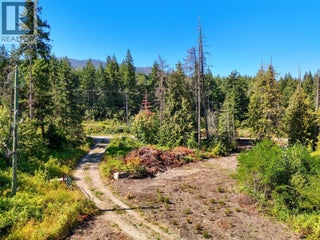 663 Waverly Park Frontage Road. Sorrento, British Columbia