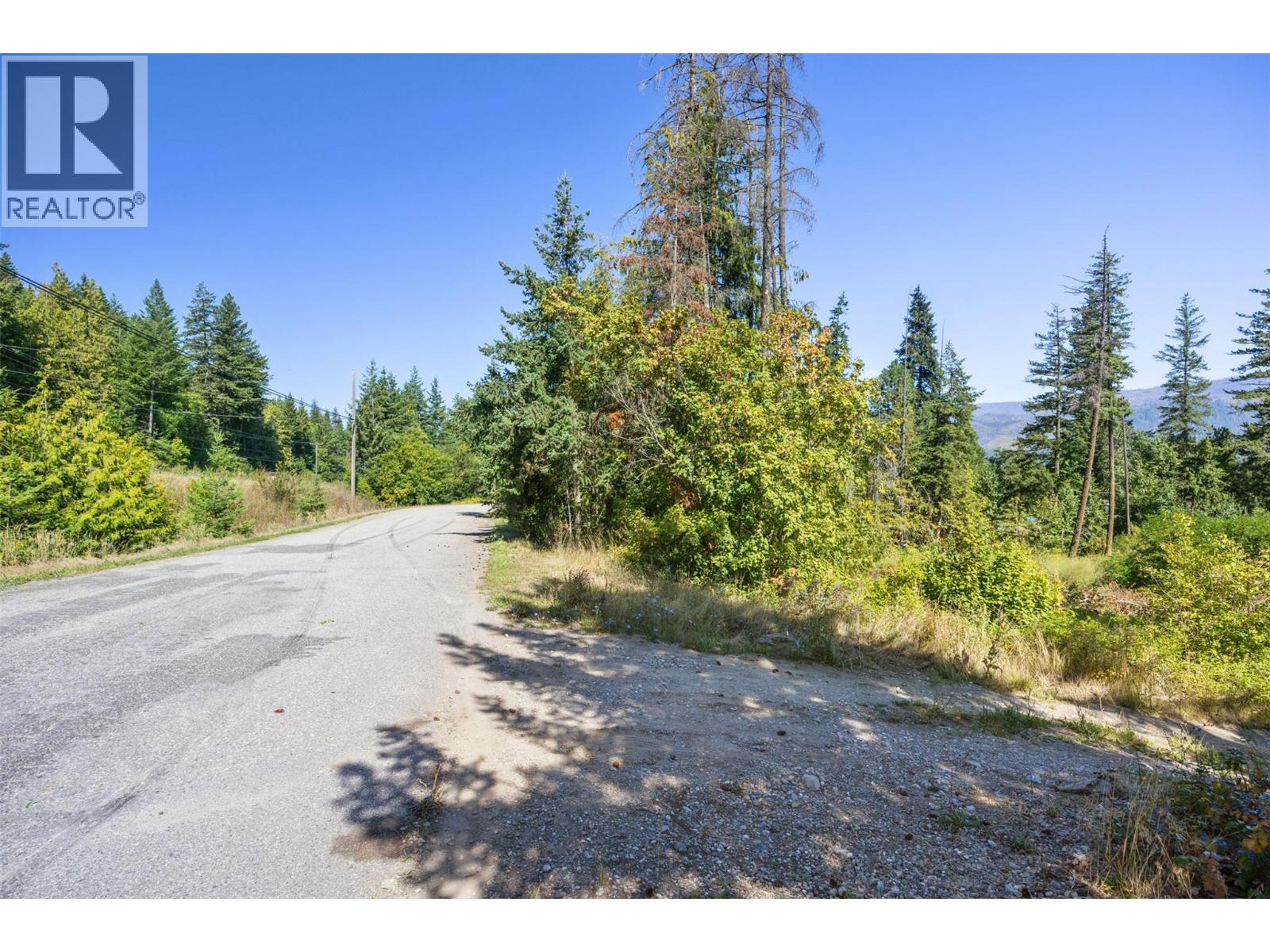 663 Waverly Park Frontage Road. Sorrento, British Columbia