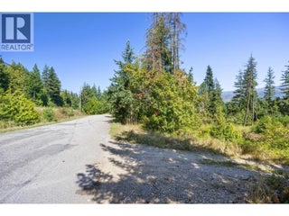 663 Waverly Park Frontage Road. Sorrento, British Columbia