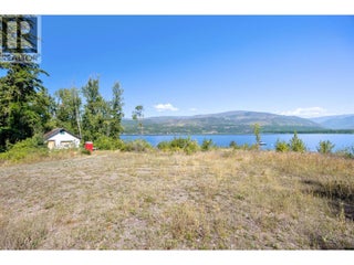 663 Waverly Park Frontage Road. Sorrento, British Columbia