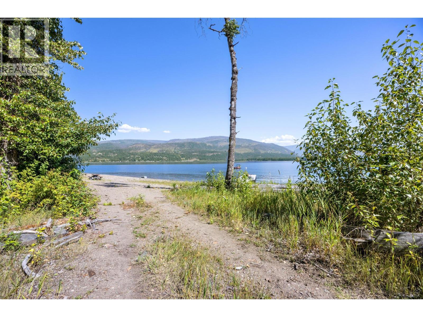 663 Waverly Park Frontage Road. Sorrento, British Columbia