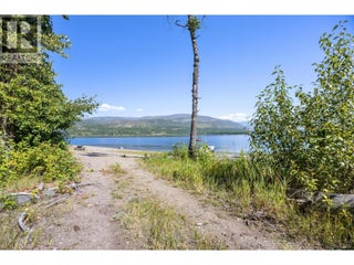 663 Waverly Park Frontage Road. Sorrento, British Columbia