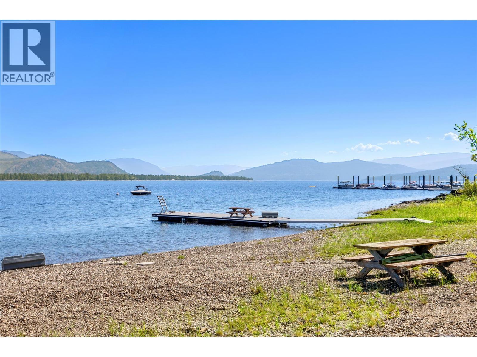 663 Waverly Park Frontage Road. Sorrento, British Columbia