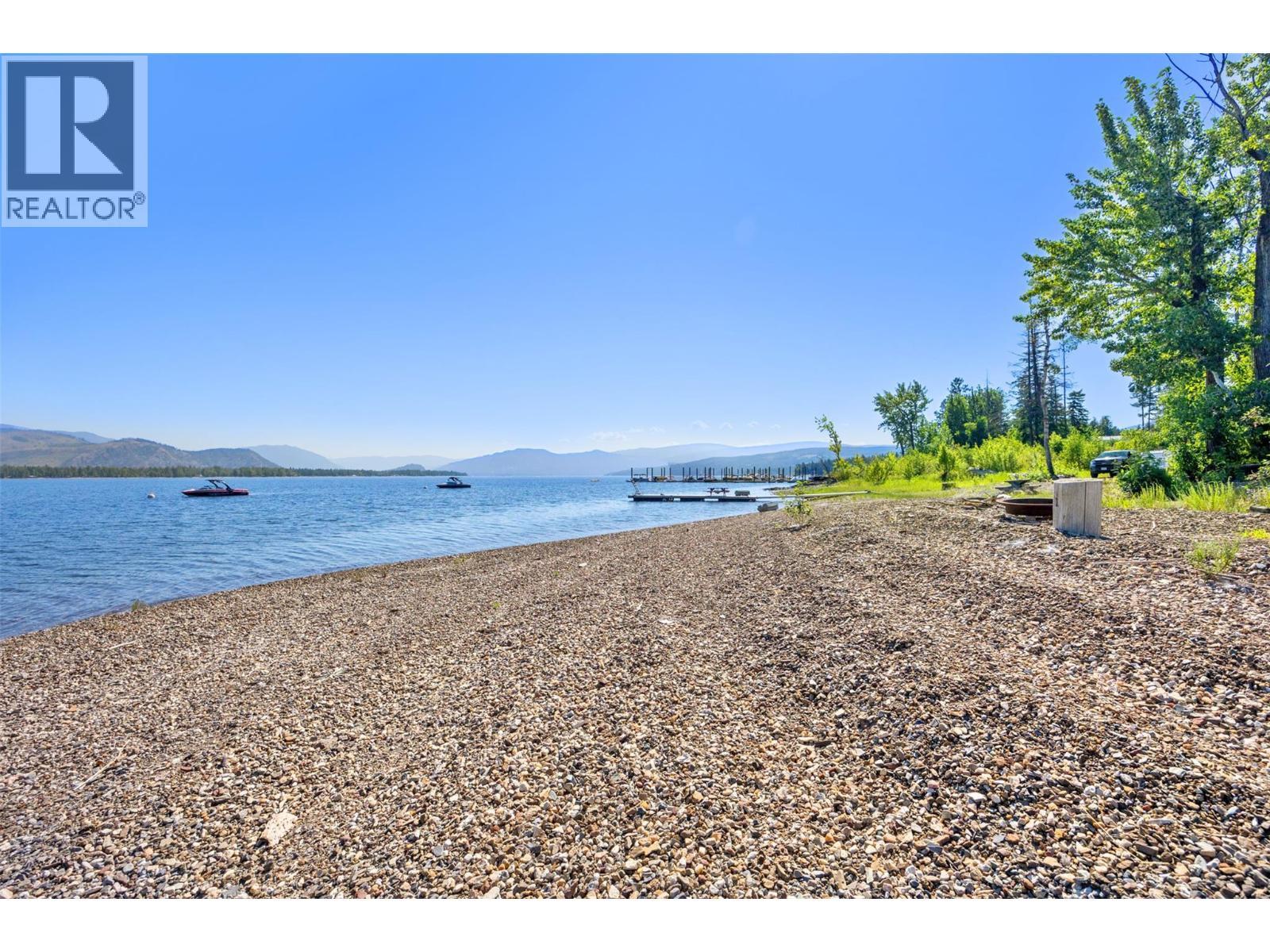 663 Waverly Park Frontage Road. Sorrento, British Columbia