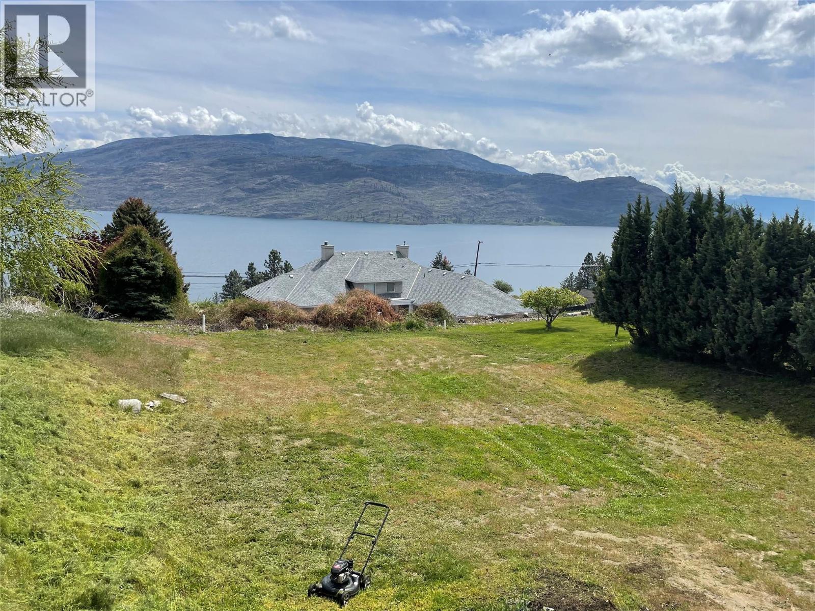 4673 Princeton Avenue. Peachland, British Columbia