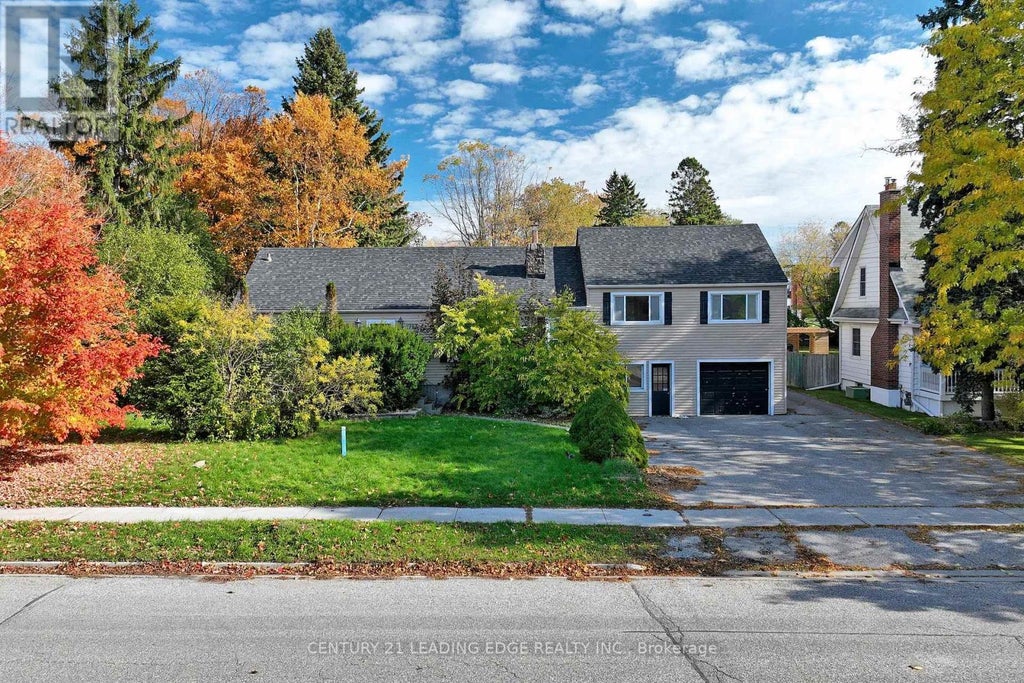 1717 Brock Street S, Whitby (port Whitby)