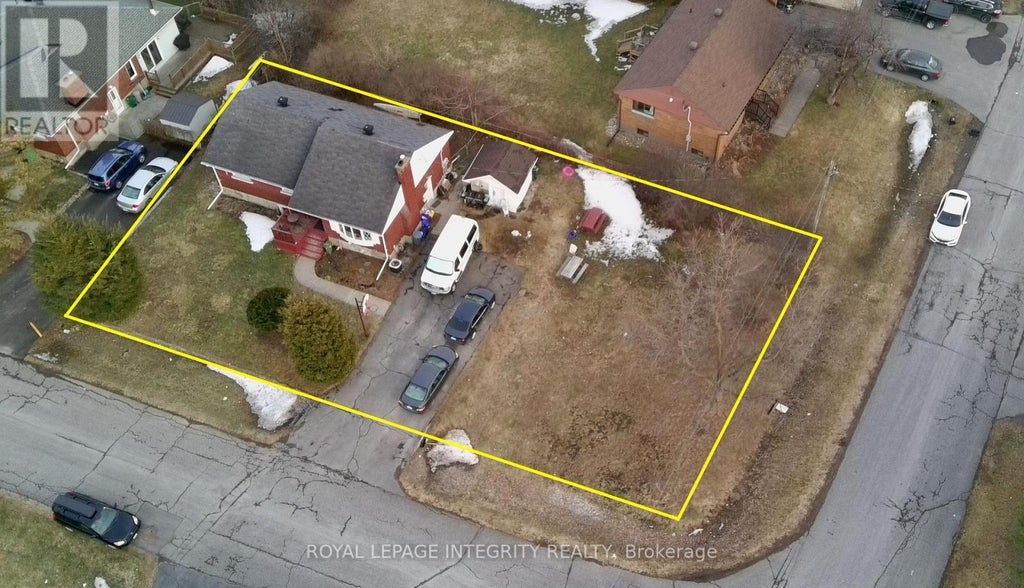 176 Oakridge Boulevard, Ottawa