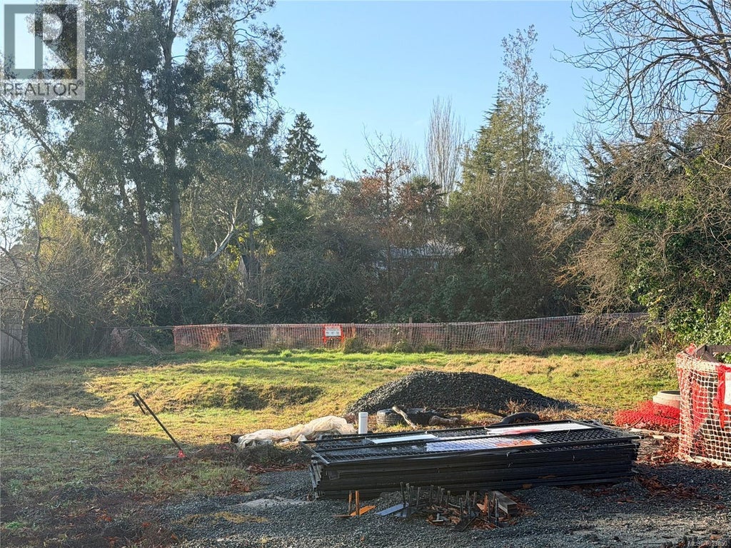 881 Jasmine Avenue, Saanich