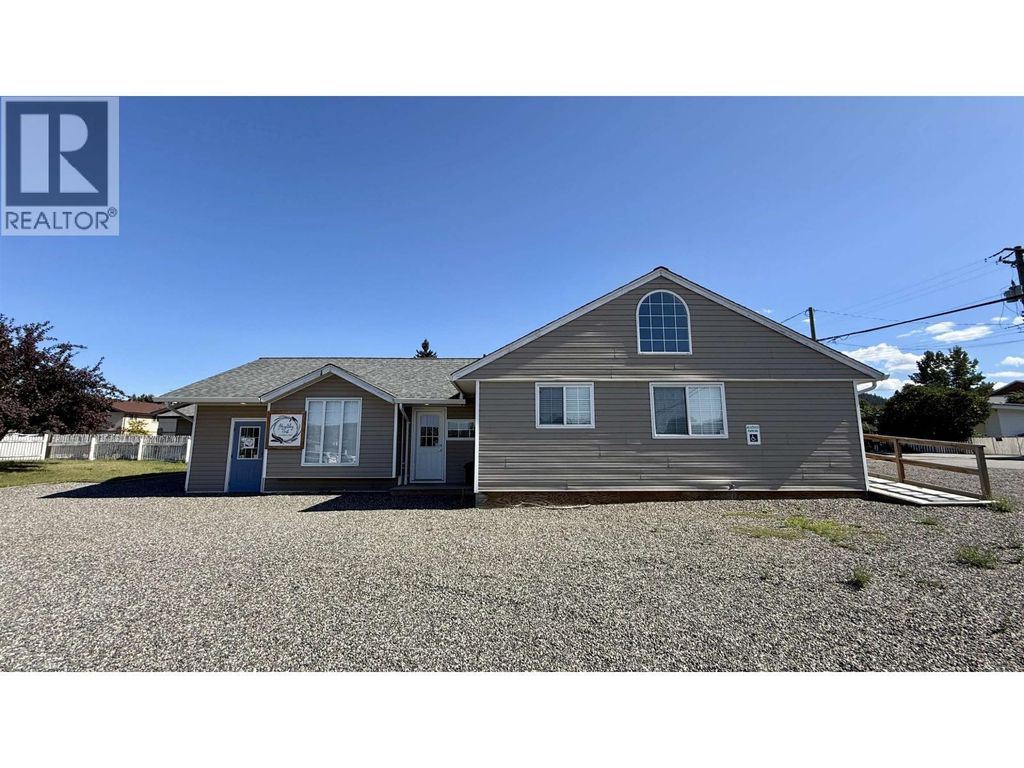 320 First Avenue, 100 Mile House