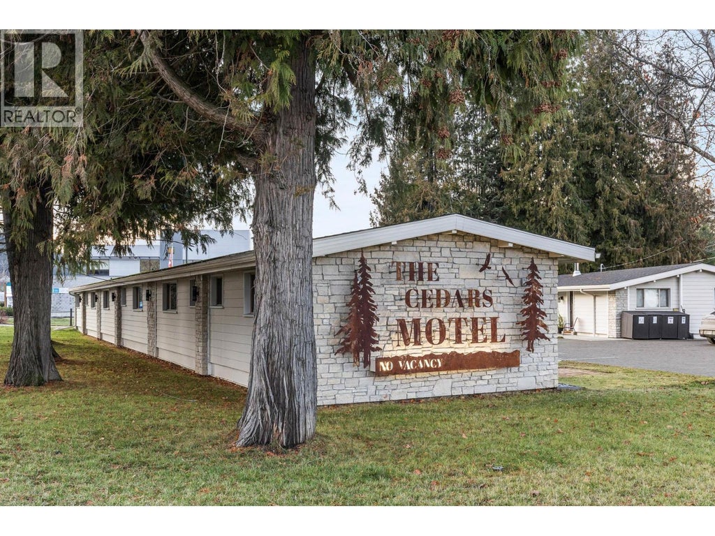 1210 Paradise Avenue, Sicamous