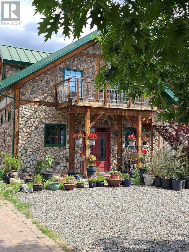 2626 Middle Bench Road, Keremeos