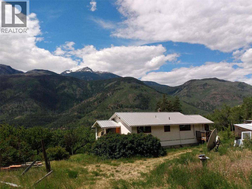 838 Trans Canada Highway, Lytton