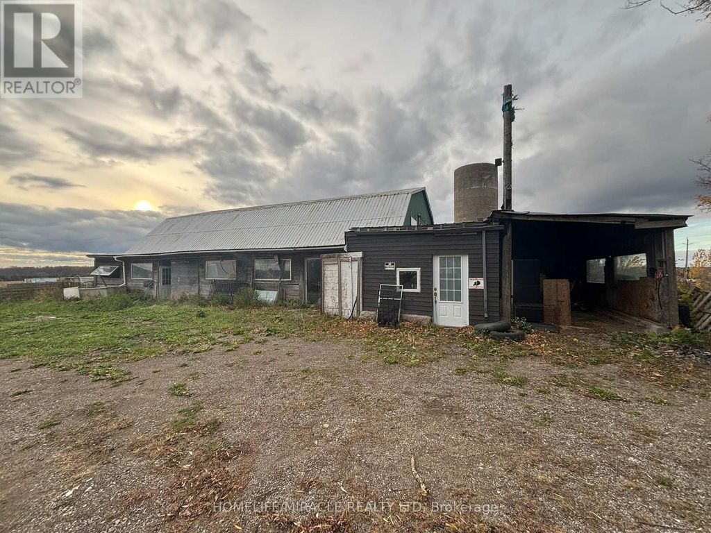 1381 Hwy 8, Cambridge