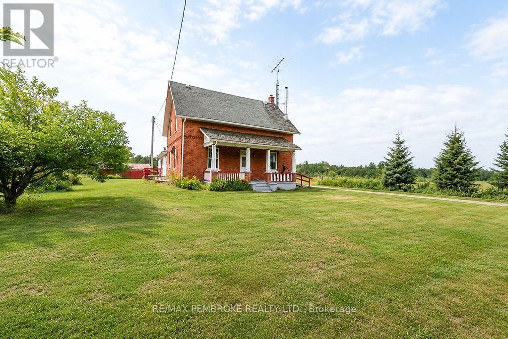 601 Silver Lake Road, Bonnechere Valley