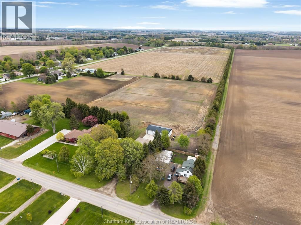 864 Mcnaughton Avenue East, Chatham