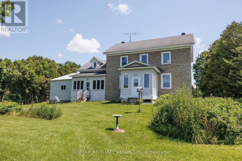 7105 Adams Road, Edwardsburgh/cardinal