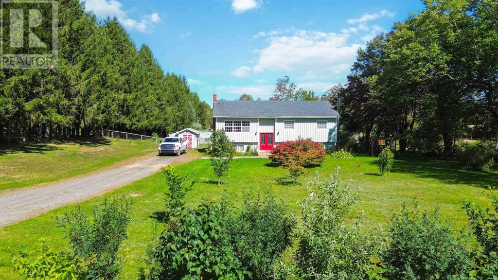 1106 Tetzlaff Road, Canaan