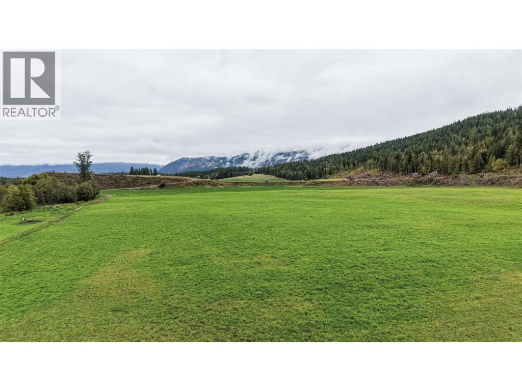 687 Mabel Lake Road, Lumby