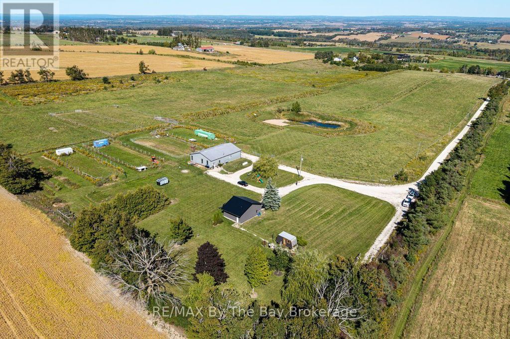2574 Fairgrounds Road S, Clearview