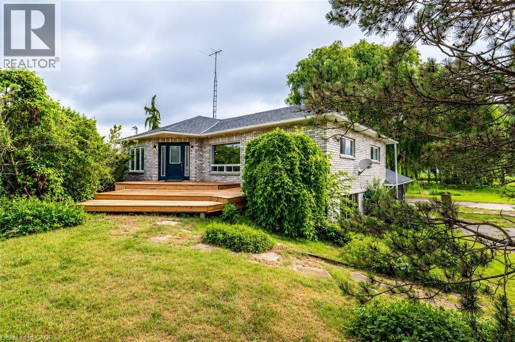 393 Canal Road W, Bradford
