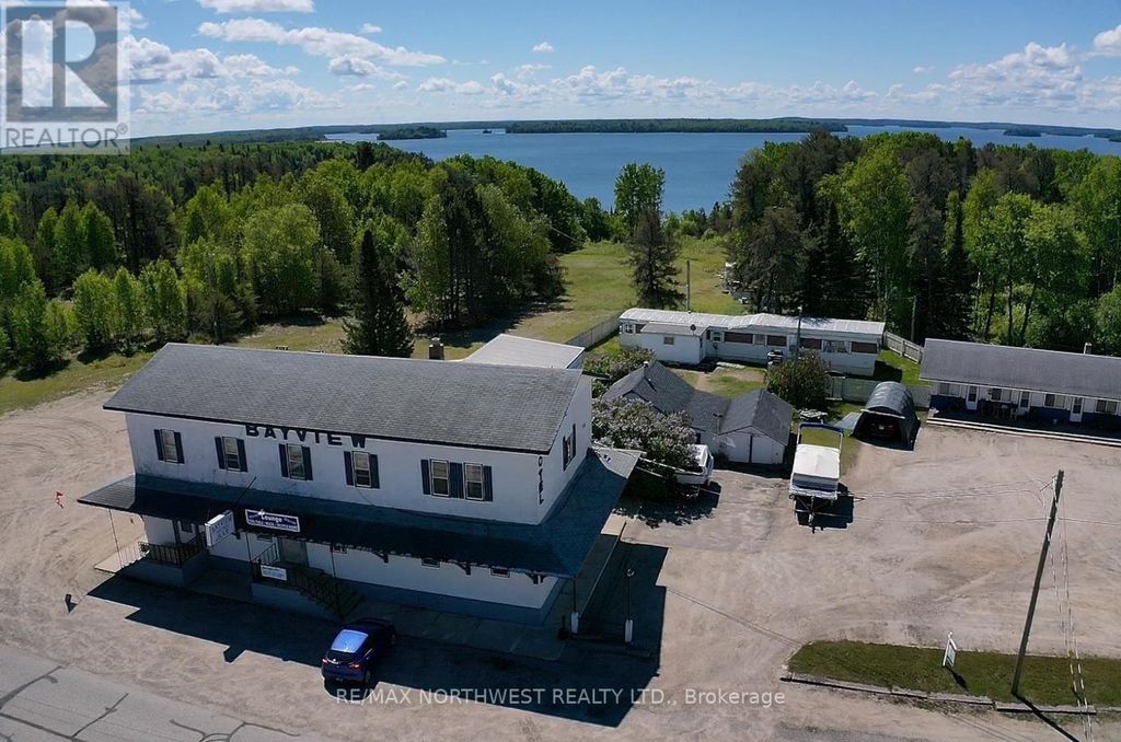 35 Spruce Avenue, Machin (tb-612)