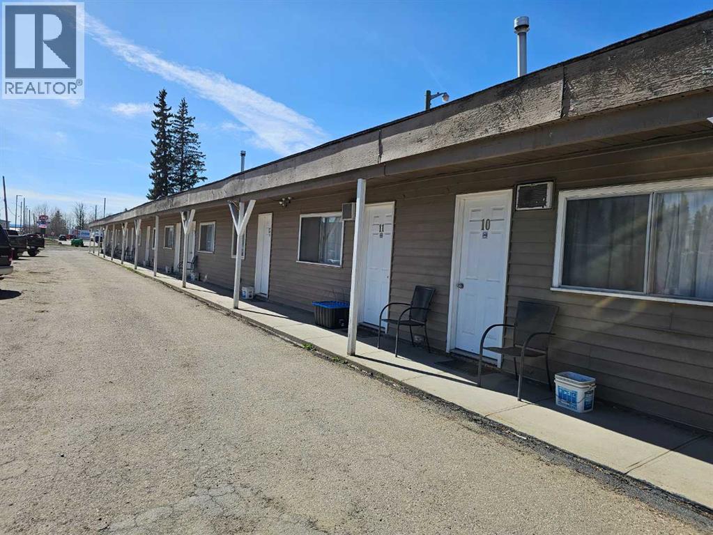 506 Main Avenue W, Sundre