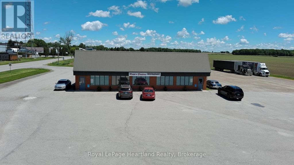 76988 London Road S, Huron East (vanastra)