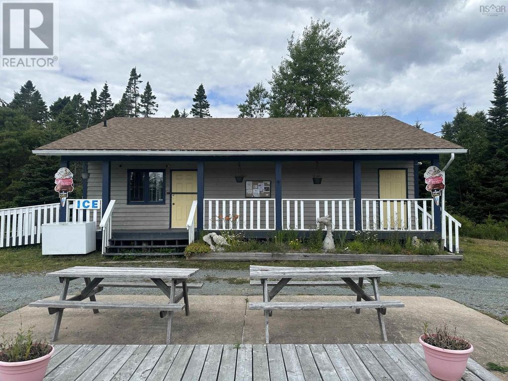 5048 Highway 331, Crescent Beach