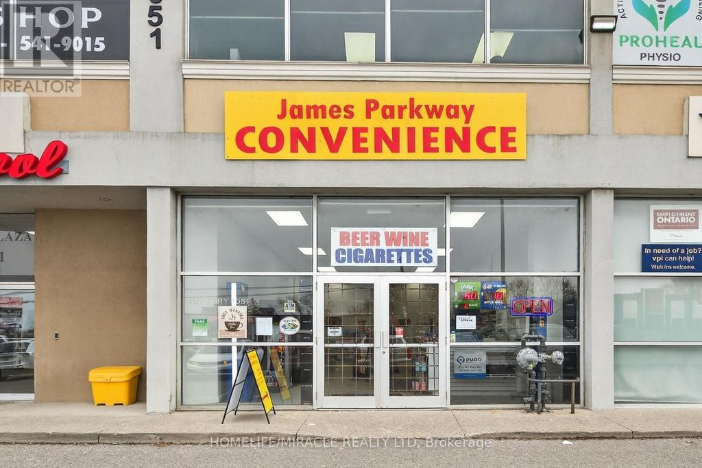 1051 Upper James Street, Hamilton (greeningdon)