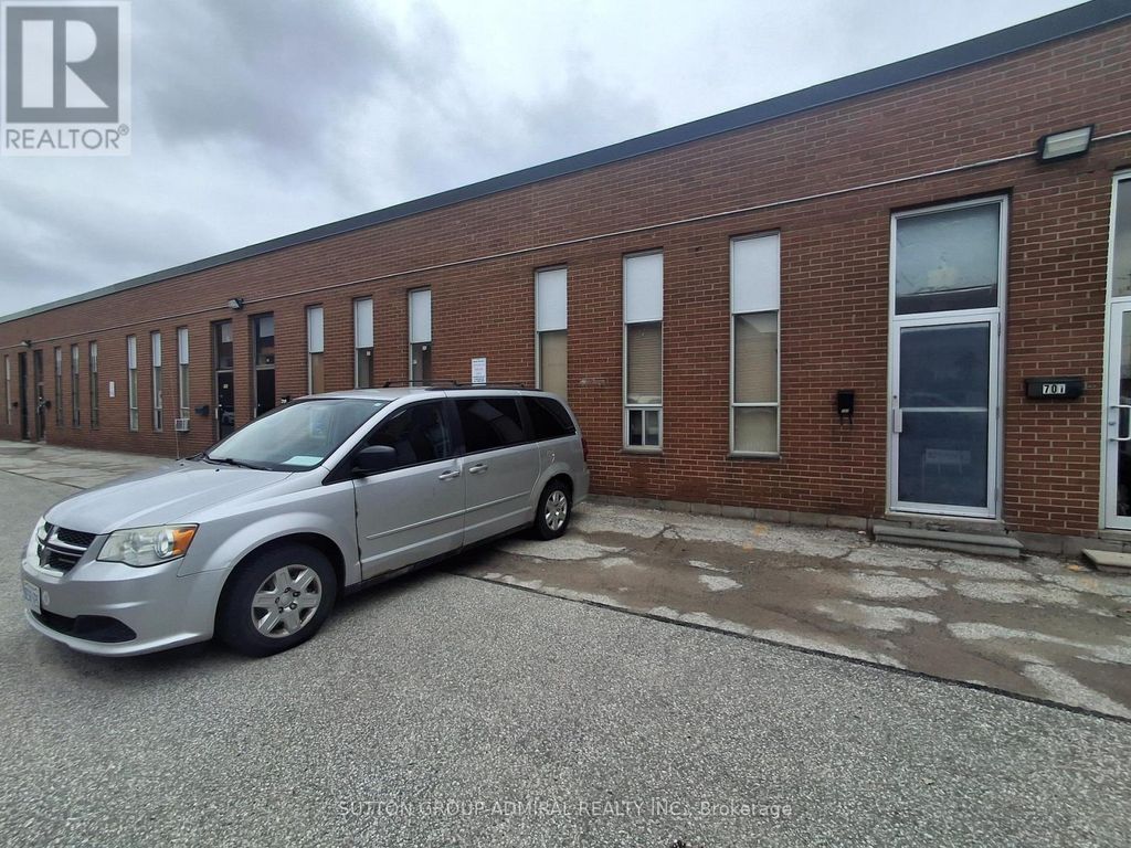 703 Garyray Drive, Toronto (humber Summit)