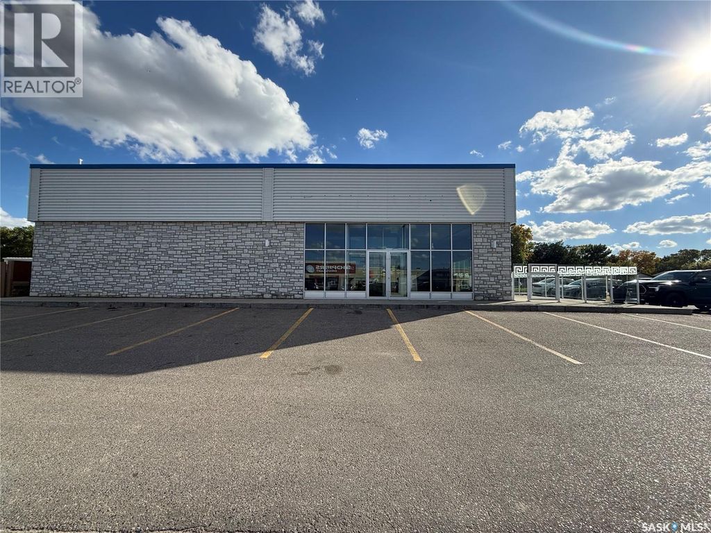 5885 Rochdale Boulevard, Regina