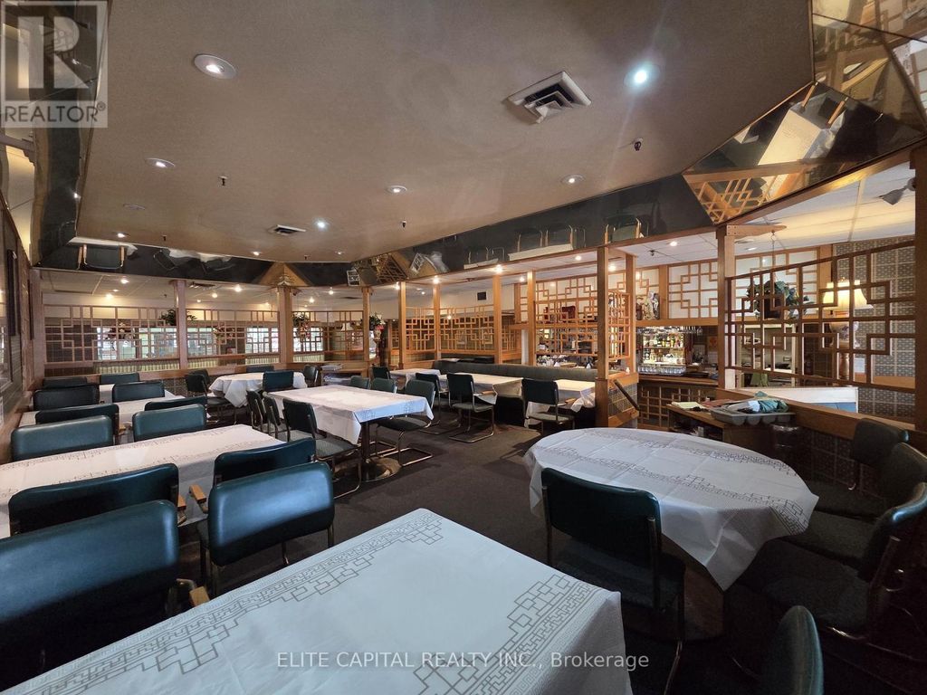 377 Burnhamthorpe Road E, Mississauga (rathwood)