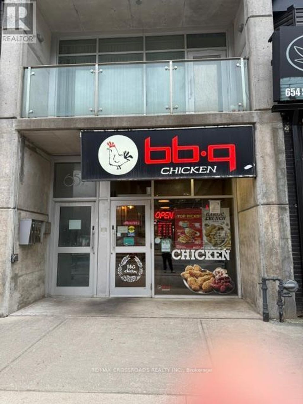 101 - 652 Spadina Avenue, Toronto (university)